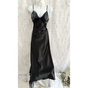 Elegant Black Lace Trim Nightgown